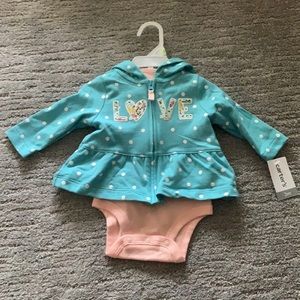 🎉HP 6/27🎉3 Month Carter’s Love Polka Dot Hoodie Onesie Set